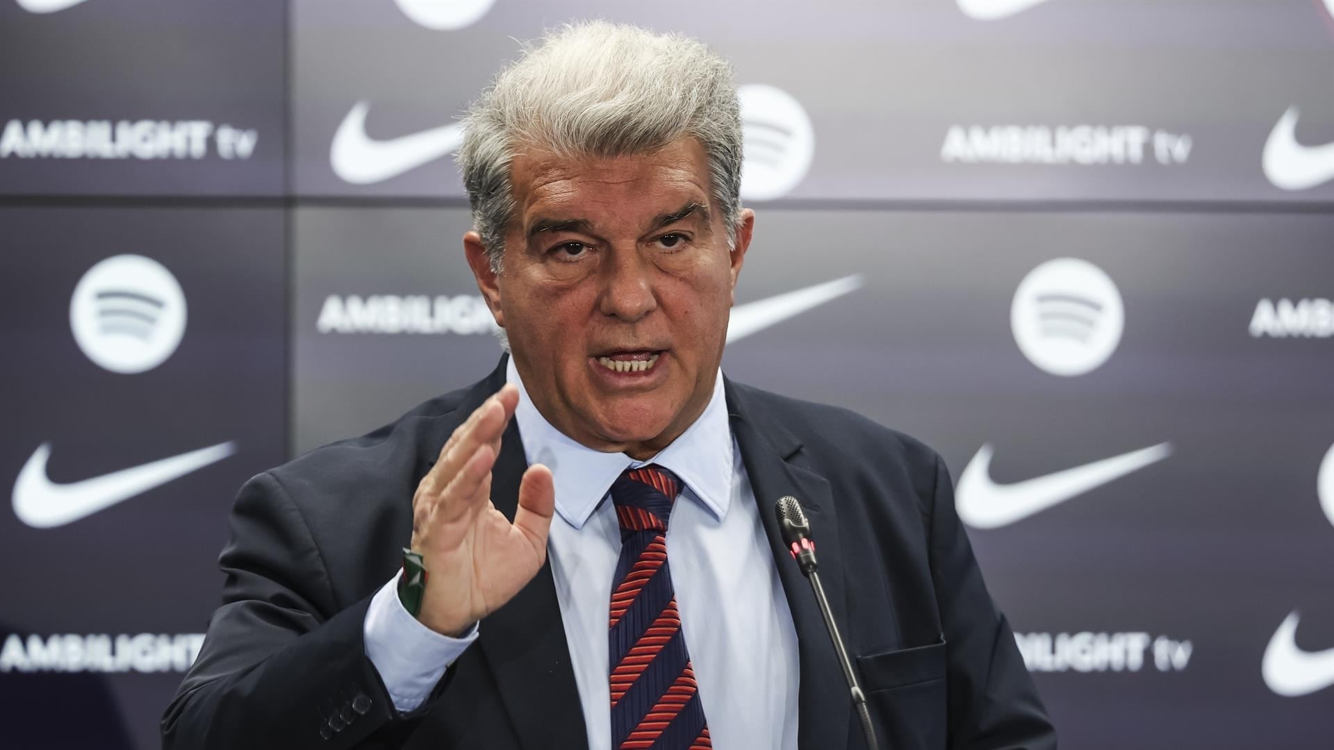 Laporta no viajará con el FC Barcelona a la gira de Inglaterra tras sufrir una arritmia : “Todo ha ido bien. Me han revertido la arritmia”