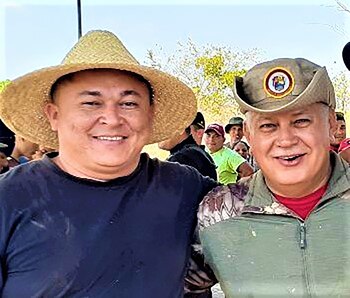 El alcalde Anner Corona en