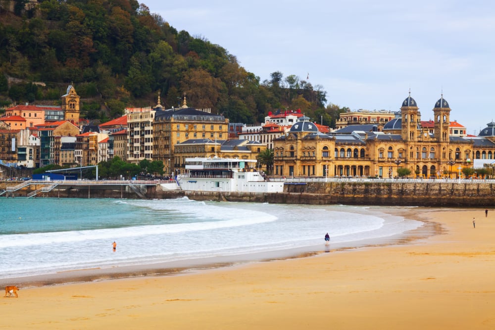 Playa de la Concha, en San Sebastián (Shutterstock).