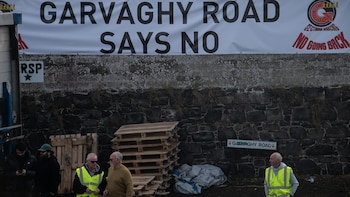 El Gobierno Británico prohíbe el desfile de la Orden de Orange en la calle Garvaghy tras semanas de tensión