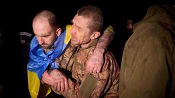 Torturas, hambre y tatuajes quemados: