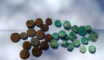 Las monedas de oro de Constancio II y las piezas de bronce bizantinas sitúan el apogeo del asentamiento de Ain Al-Sabil en el siglo IV - Credit: Courtesy of the Egyptian Ministry of Tourism and Antiquities