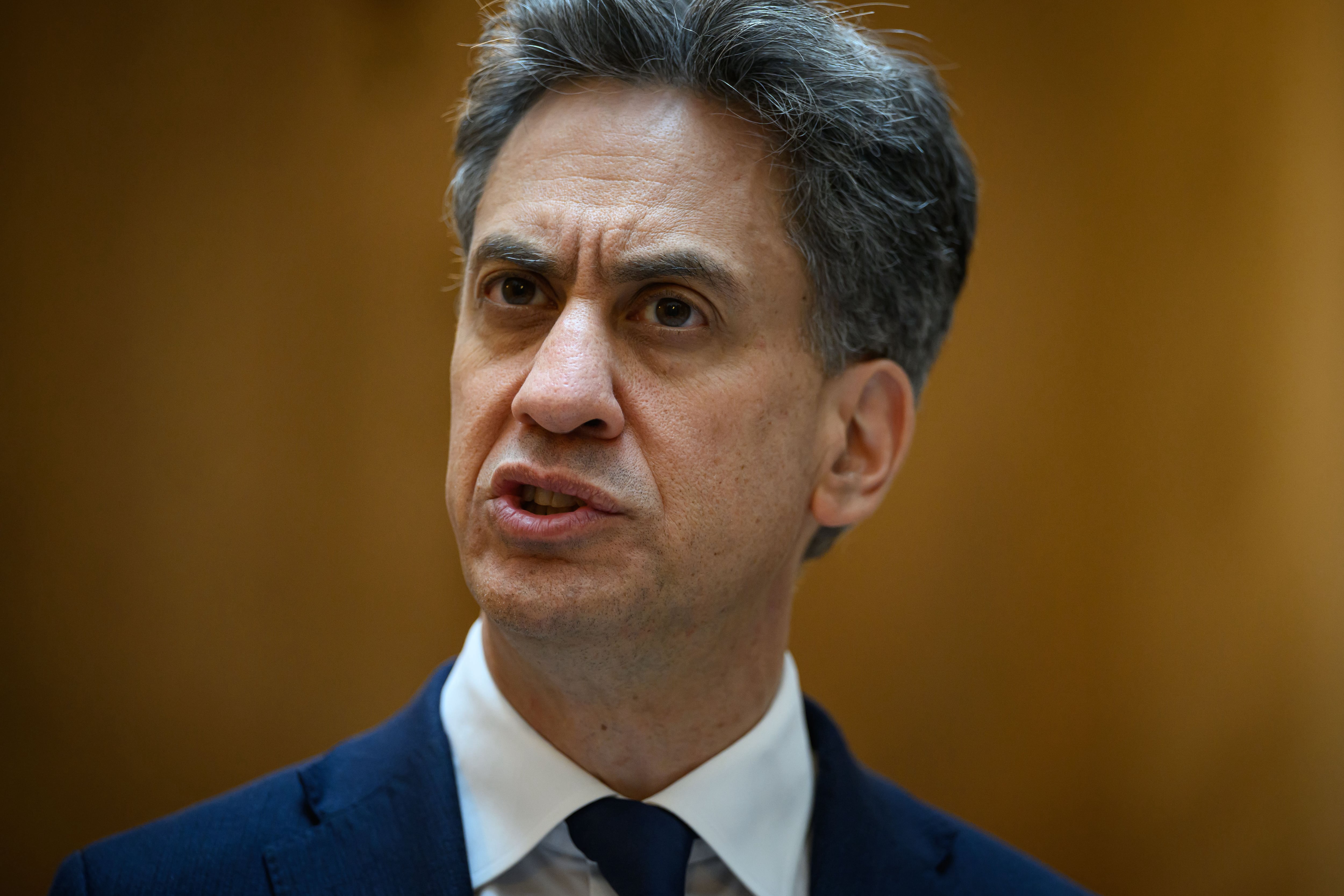 El ministro de Relaciones Exteriores británico, Ed Miliband, anunció ante el Parlamento que Reino Unido impondrá una “prohibición de importación de bienes” procedentes de asentamientos ilegales en los territorios ocupados. (AP/ARCHIVO)
