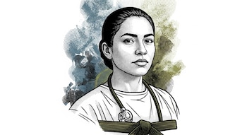 Retrato de una mujer con rostro ovalado, cabello oscuro, bata médica, estetoscopio y un cinturón de karate atado en la cintura, sobre fondo de puntos y manchas.