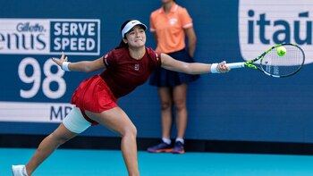 La filipina Eala da la