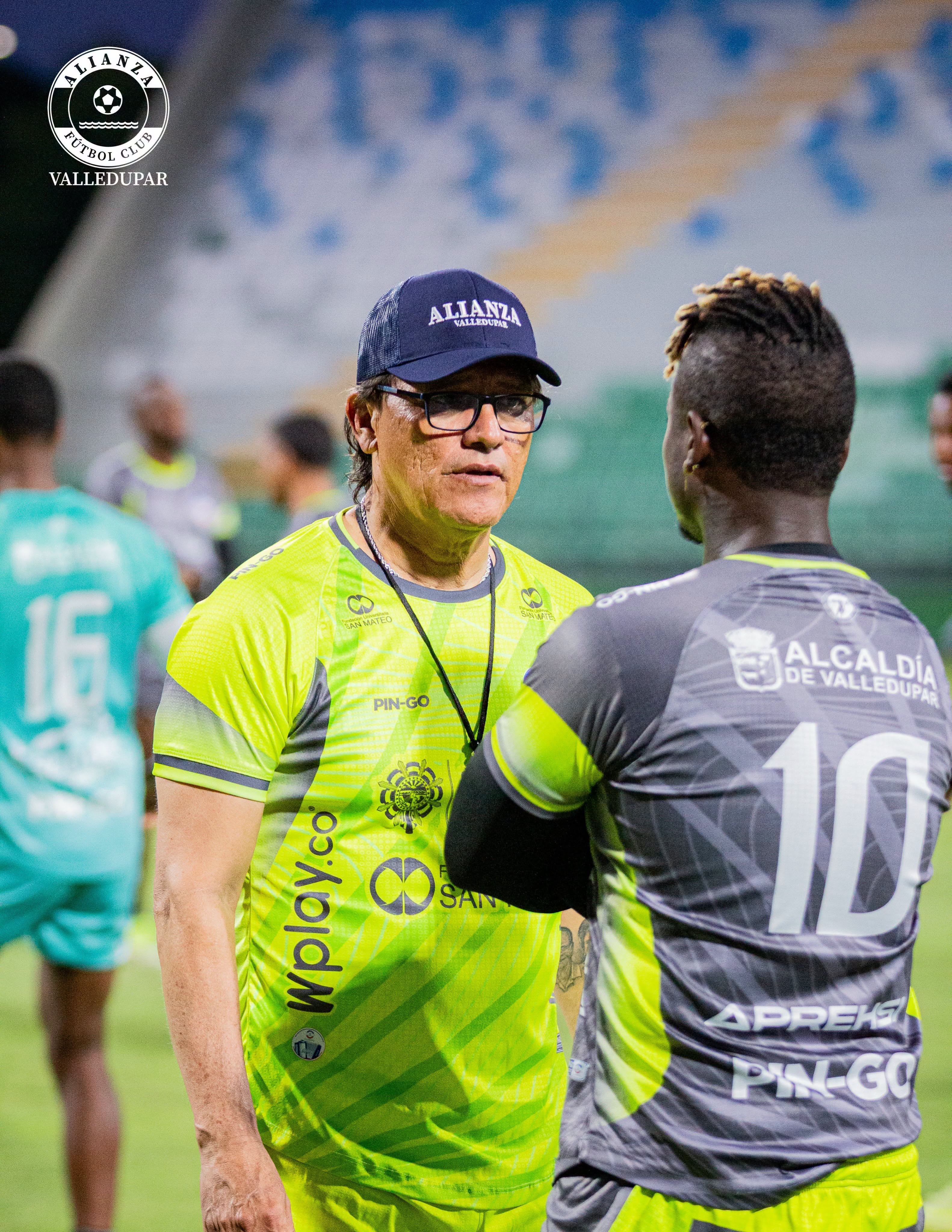 Flabio Torres llegó a Alianza Valledupar con una trayectoria de casi dos décadas como entrenador en el Fútbol Profesional Colombiano y en el exterior - crédito Alianza Valledupar FC