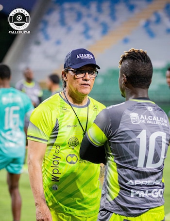 Flabio Torres llegó a Alianza Valledupar con una trayectoria de casi dos décadas como entrenador en el Fútbol Profesional Colombiano y en el exterior - crédito Alianza Valledupar FC