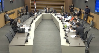 Diputados consultaron al TSE sobre el impacto que tendría el recorte en la fiscalización de las asambleas partidarias y en la inscripción de candidaturas municipales. Crédito: Captura Asamblea Legislativa