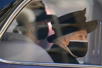 La Reina Isabel llega al funeral de su esposo durante 73 años, el príncipe Felipe, Duque de Edimburgo