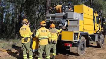El incendio en Losar de la Vera afecta a unas 490 hectáreas, principalmente de matorral de alta montaña
