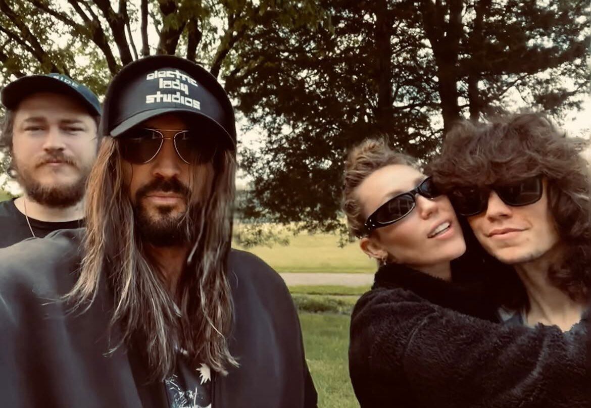 Miley Cyrus en un reencuentro familiar (Créditos: Instagram/Billie Ray Cyrus)