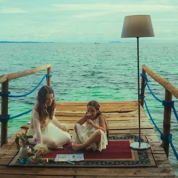 En el video oficial la