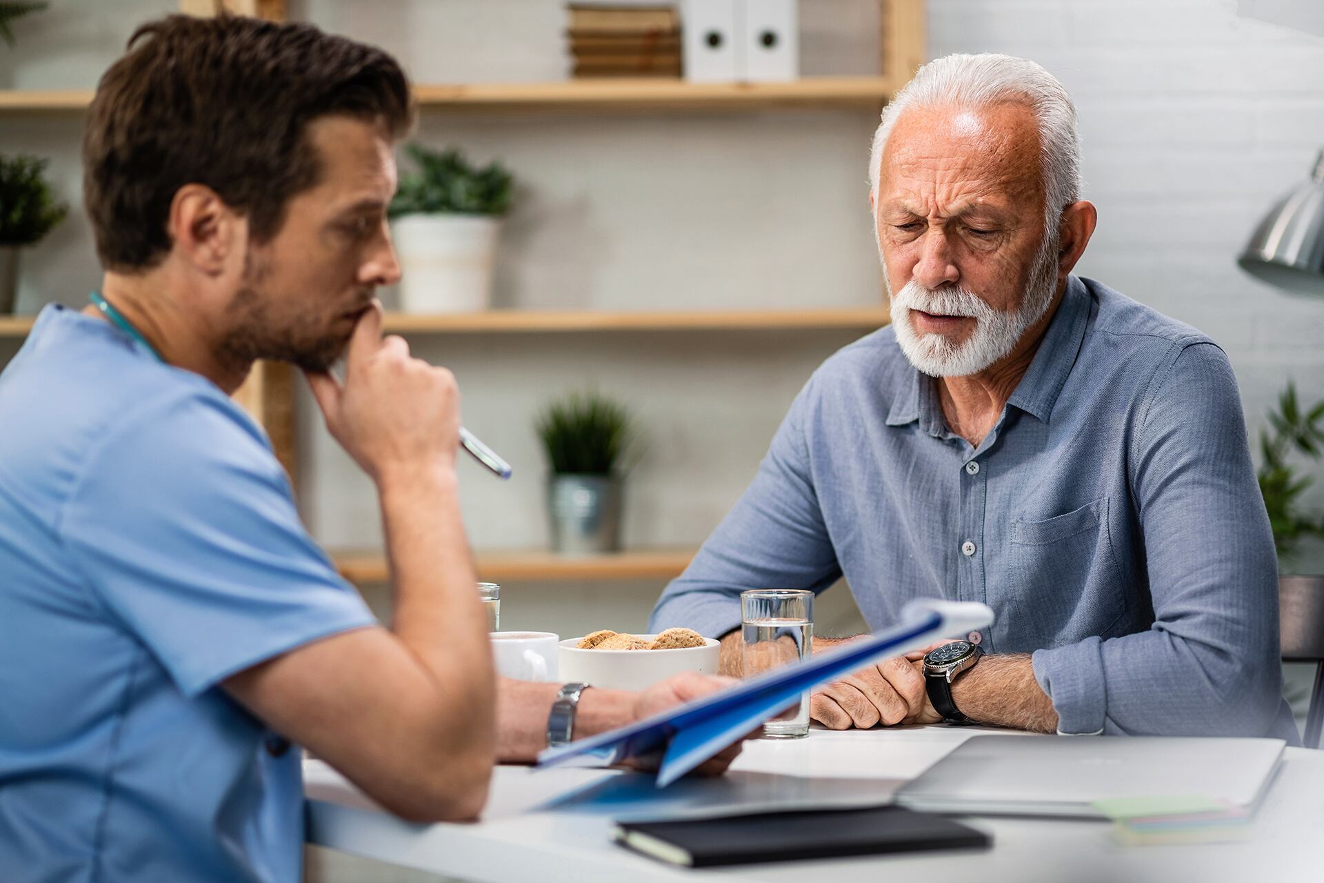 Mayor fragilidad equivale a mayor pérdida de tejido cerebral, según un nuevo estudio realizado por científicos de 11 países con foco en América Latina (Freepik)