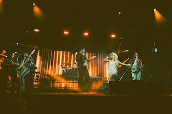 Morat sorprendió en Coachella al invitar a Paulina Rubio para interpretar en vivo 'Mi Nuevo Vicio', su exitoso sencillo de 2015 - crédito cortesía Morat