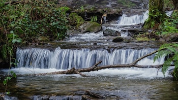 La cascada das Hortas desde cerca (Turismo Aezúa)