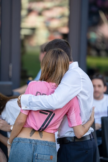 El romántico abrazo entre Rodrigo