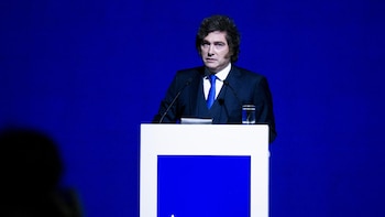 Milei declara que le "repugna" inflación de marzo pero rechaza cambiar su modelo