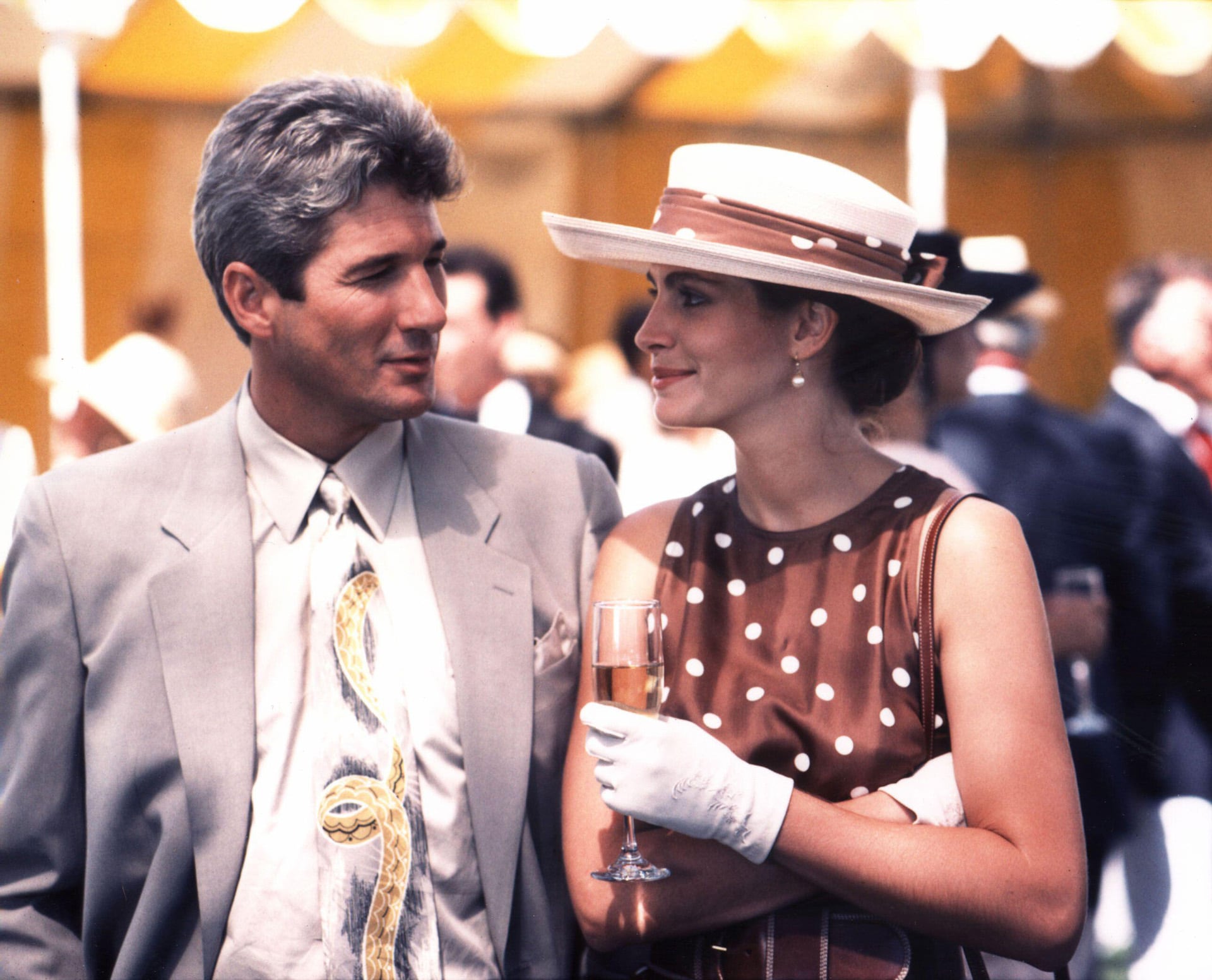 El vestido marrón con lunares blancos del filme Pretty Woman marcó una referencia visual en la década de 1990 (Grosby)