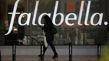 Millonaria multa a Falabella por