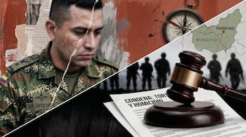 Ilustración de técnica mixta: rostro borroso de oficial colombiano fragmentado en uniforme camuflado; mazo judicial golpea documentos de condena; siluetas militares, brújula rota y mapa de Frontino.