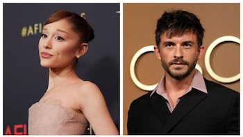 Ariana Grande y Jonathan Bailey