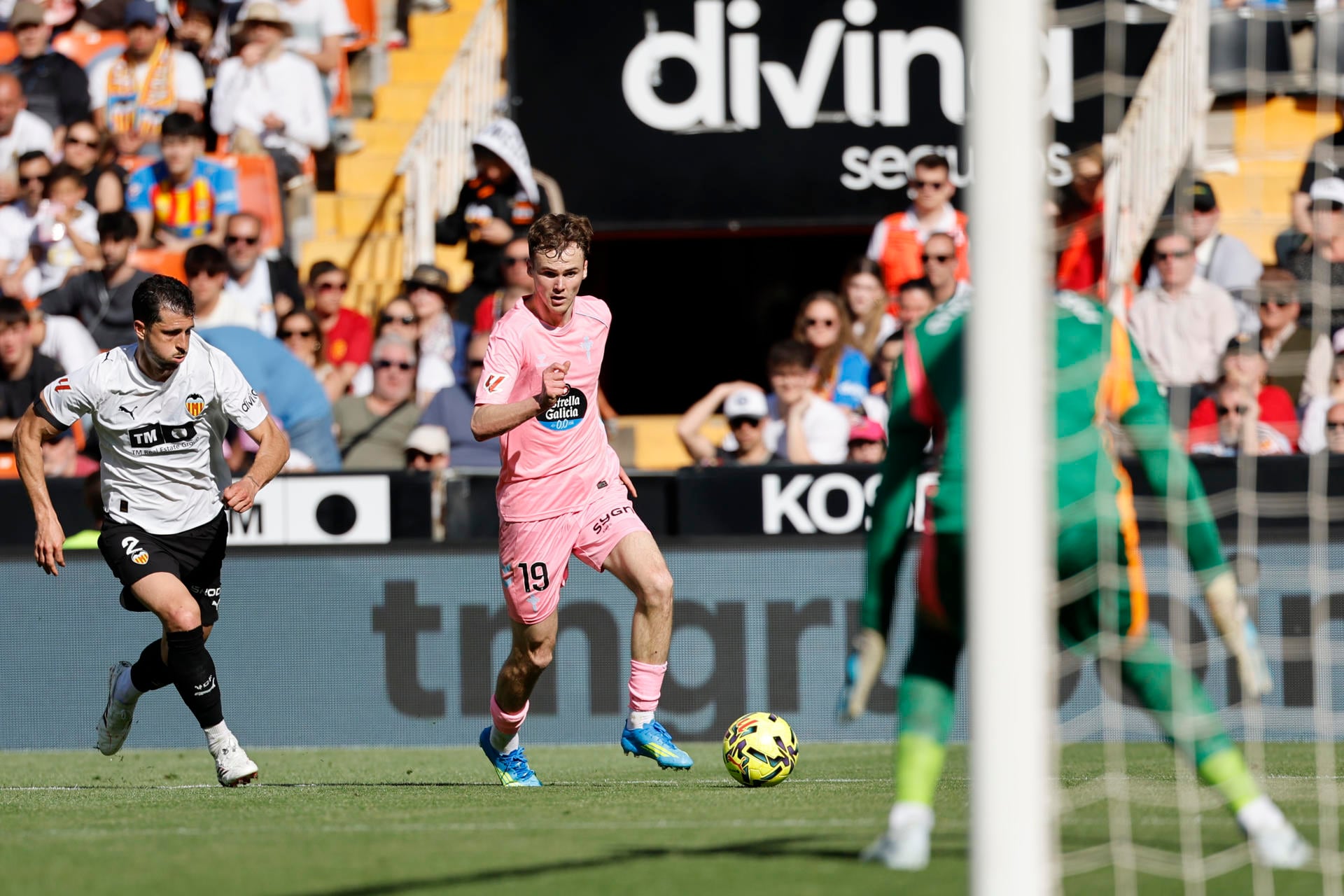 Con este resultado, Valencia ocupa la décimo tercera posición de la LaLiga (EFE/ Ana Escobar)