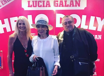 Musetti el sábado por la noche en el teatro, acompañado por Graciela Borges y Evelyn Scheid