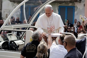 El Papa Leon XIV visitó un pueblo italiano contaminado