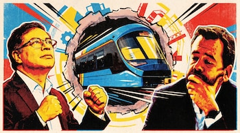 Ilustración risográfica con un tren azul emergiendo de un agujero. A la izquierda, un hombre con gafas con puño cerrado. A la derecha, otro hombre con barba pensando.
