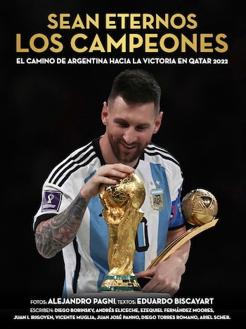 Leo Messi junto al trofeo
