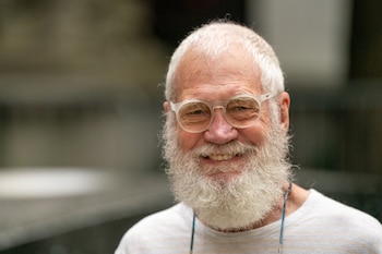 David Letterman reflexiona sobre cómo la fama y la industria del espectáculo lo distanciaron de su humanidad, reconociendo un proceso de "despersonalización" en el que las interacciones auténticas fueron reemplazadas por la imagen pública que debía proyectar (Reuters)