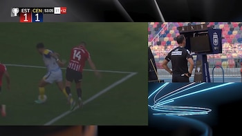 La lupa sobre el penal que sancionó Herrera a instancias del VAR para Rosario Central frente a Estudiantes en la Supercopa Internacional