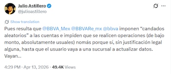 Captura de pantalla de un tuit de Julio Astillero, @julioastillero, sobre BBVA México, detallando la imposición de "candados aleatorios" a cuentas bancarias