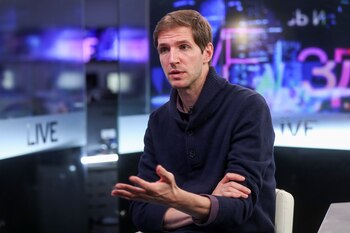 Tikhon Dzyadko, editor jefe del canal, informó que él y parte de su equipo editorial saldrán de Rusia "por motivos de seguridad" (REUTERS/Evgenia Novozhenina)