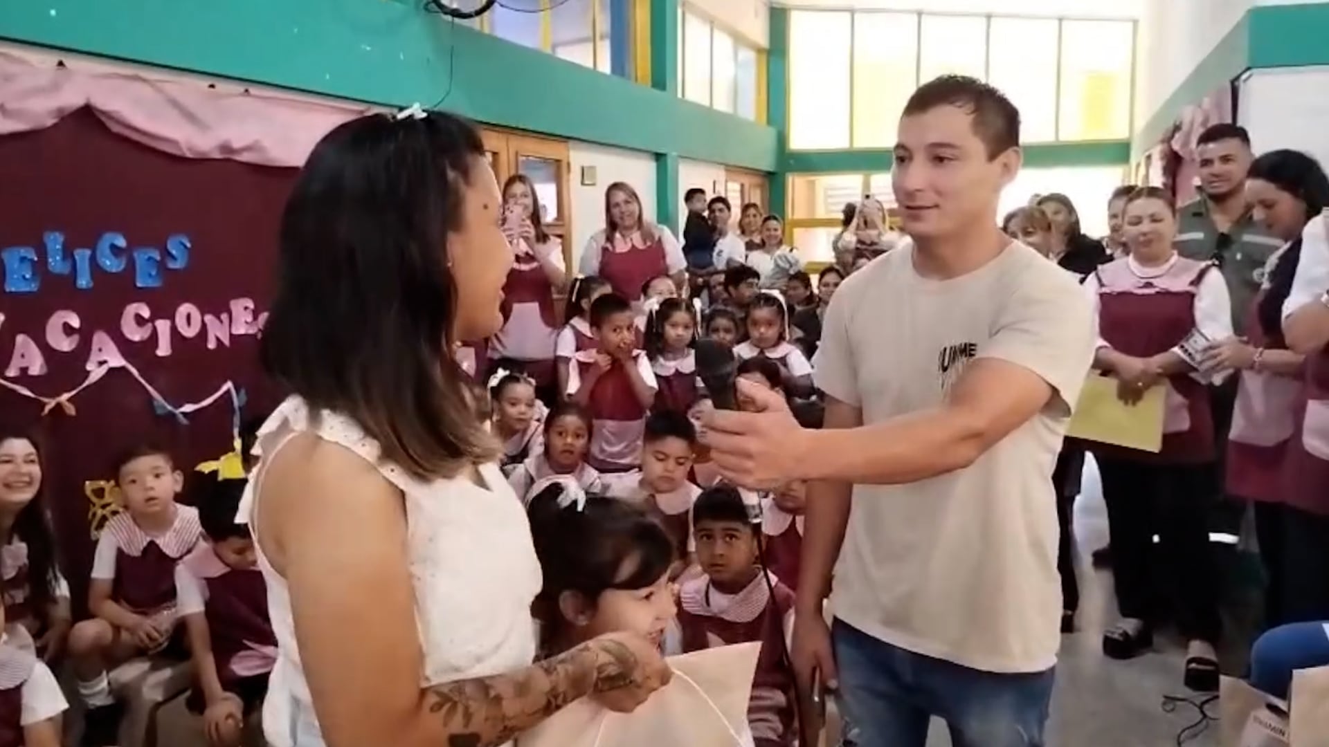 La viralización del video de la propuesta de matrimonio en redes sociales suma millones de reproducciones y miles de comentarios