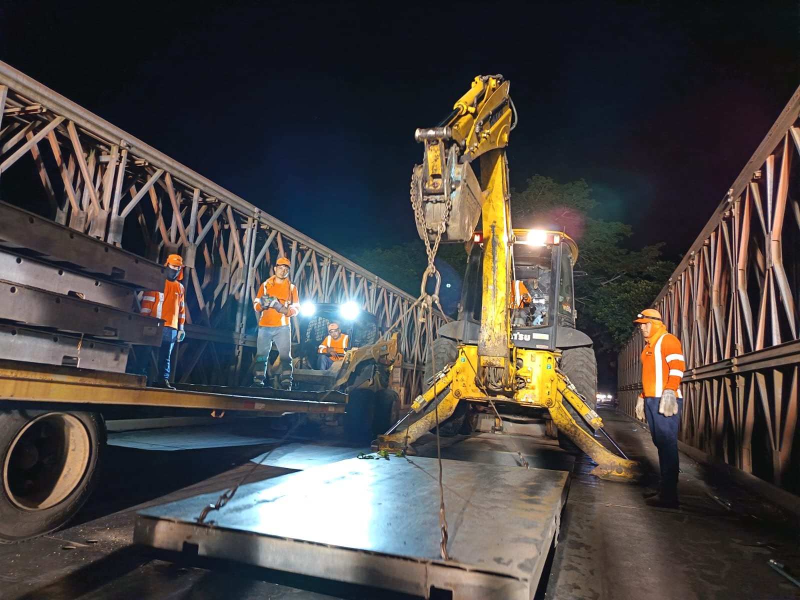 Fovial sustituye la superficie metálica del puente Moropala para prevenir derrapes en la ruta hacia la playa El Espino. (Foto: FOVIAL)