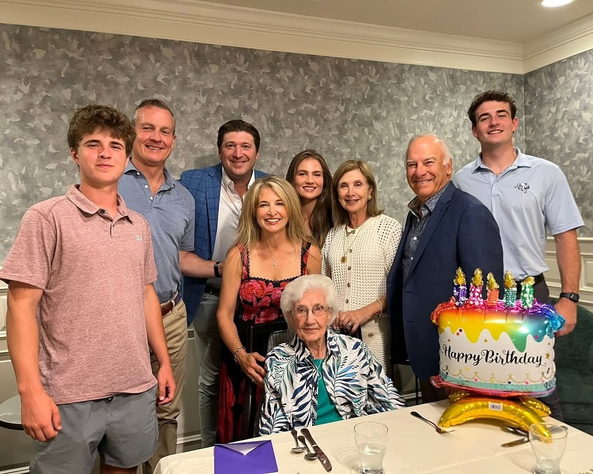 La longevidad de Anna Decanini combina amor, familia, perdón, buena comida, vino y sentido del humor (Ig: @brightviewseniorliving)