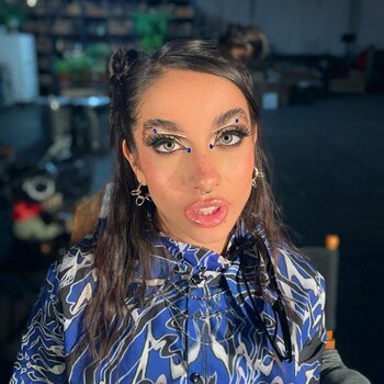 María Becerra con una de