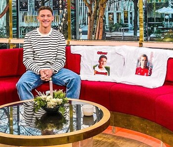 Oliver Sonne, retratado junto a