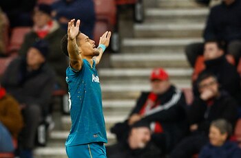 Joao Gomes festeja un gol del Wolverhampton. El mediocampista brasileño pudo recuperar el porcentaje de su pase que Flamengo le depositó por error a su homónimo basquetbolista (REUTERS/Peter Nicholls)