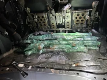 Mujer estadounidense detenida con arsenal que intentó ingresar a México