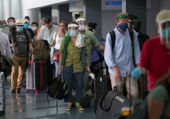 Ciudadanos estadounidenses a punto de retornar a su país el pasado 20 de mayo (REUTERS/Oswaldo Rivas)