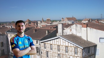 La llamativa ciudad francesa en la que creció Laporte: es conocida por ser la capital de la ciruela y por la catedral del siglo XII