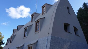 El chalet de Gaudí que ya se puede visitar por dentro: fue construido como alojamiento para los trabajadores de una mina de carbón