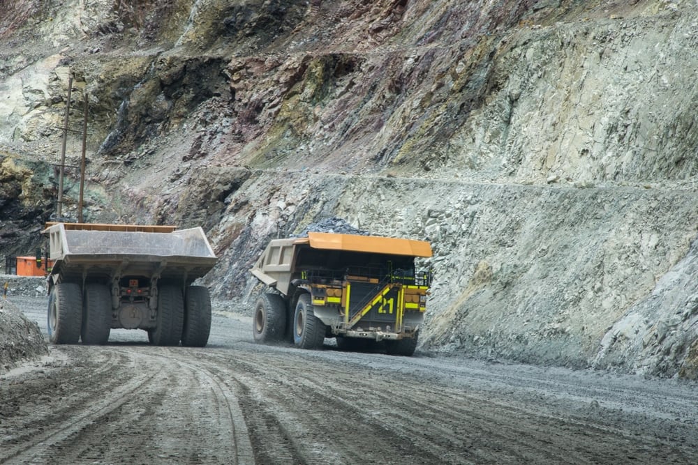 La mayor baja mensual en términos de empleo se observó en Explotación de minas y canteras (-0,7%)