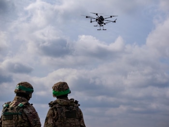 Los ataques ucranianos con drones buscan dificultar el comercio energético ruso y el abastecimiento logístico de sus fuerzas. (EUROPA PRESS/ARCHIVO)