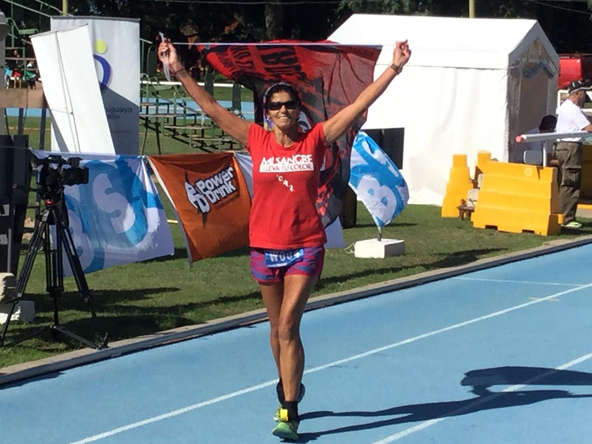 Celeiro inició su carrera inspirada por Dick Fosbury y se consagró campeona nacional en salto en alto antes de dominar el ultramaratón.
