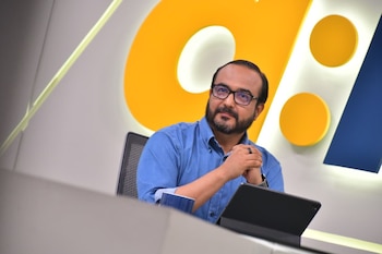 El director ejecutivo del Fondo de Conservación Vial (Fovial), durante su participación, donde detalló los planes y avances en la modernización de la red vial nacional (Cortesía Entrevista AM).