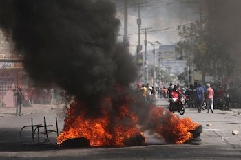 Una barricada en llamas instalada