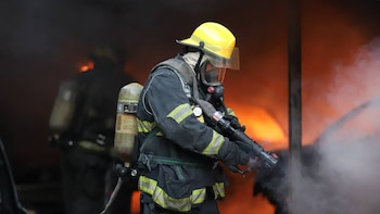 Se registra incendio en inmueble